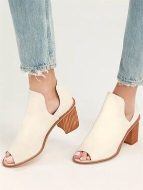 Chinese Laundry Carlita Leather Peep Toe Ankle Boot in Ecru Size EU 36